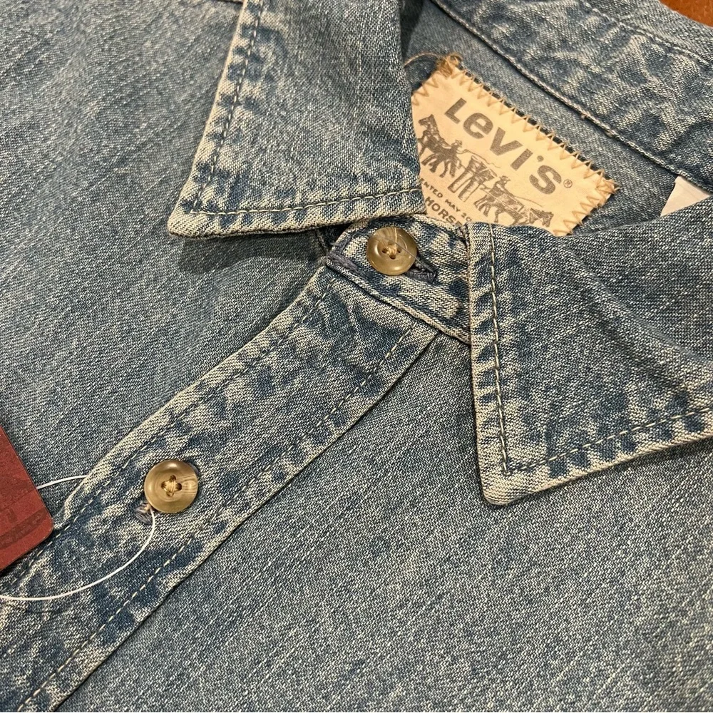 NWT Levi’s Men’s Denim Worker Long-Sleeve Button Down Shirt Light Blue Medium